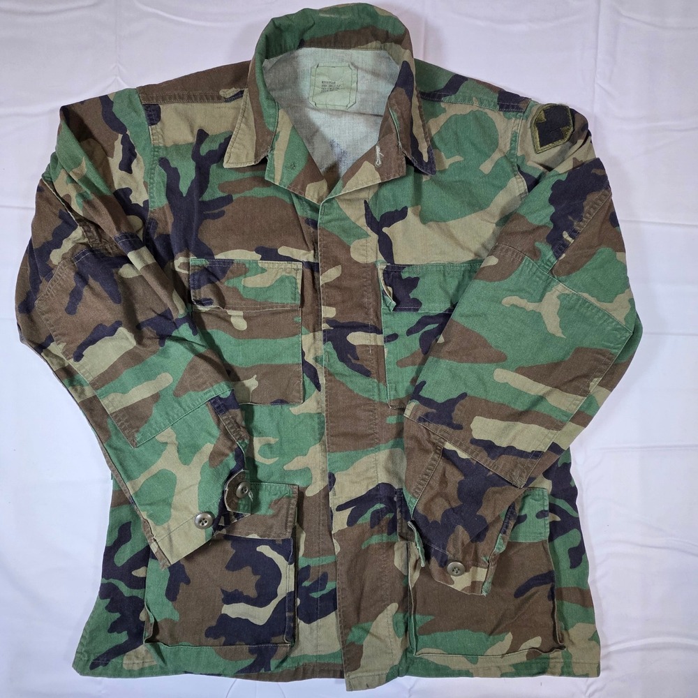 Vintage US Military Woodland Camo Field Jacket Medium Regular Utility Coat Patch